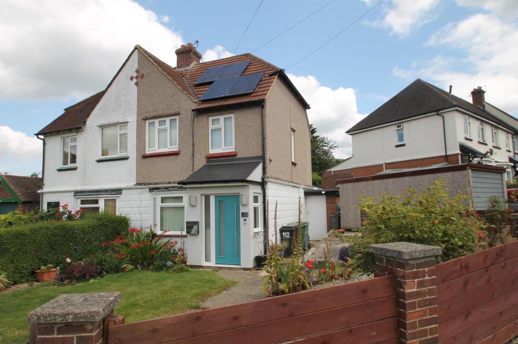 Lot: 49 - WELL PRESENTED SEMI-DETACHED HOUSE - Semi-detached house with garden to front